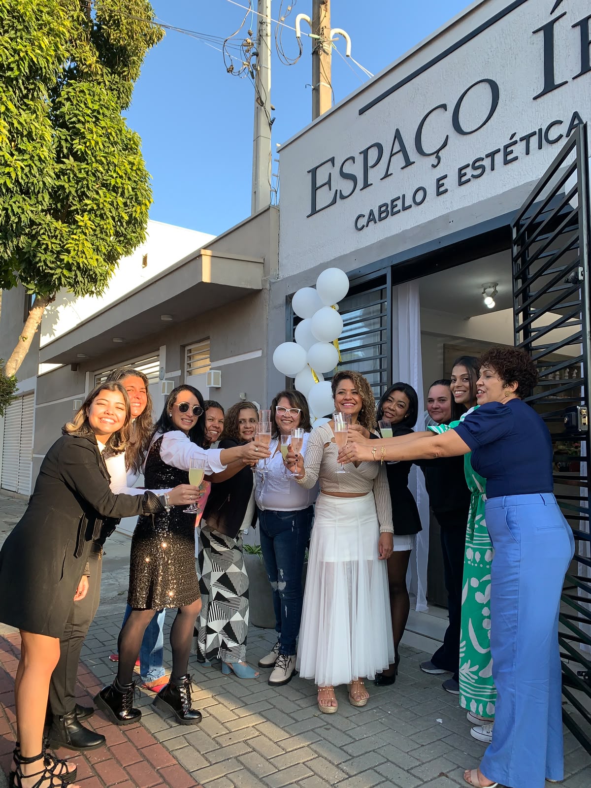 Fachada e Equipe Espaço Iris - Cabelo e Estética