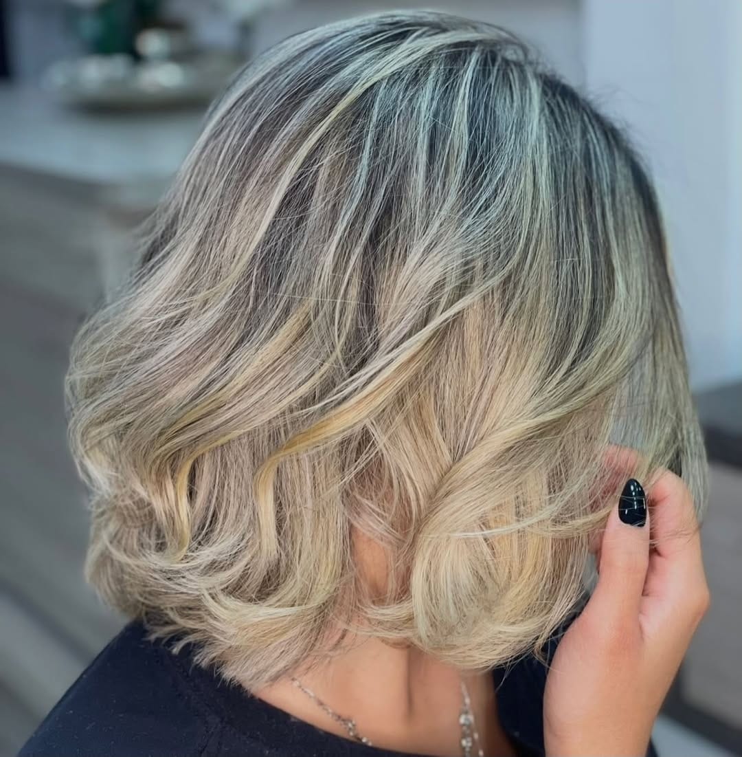Corte bob loiro com movimento